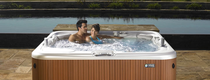 Hot Tubs London specialist, luxury showroom in Crews Hill